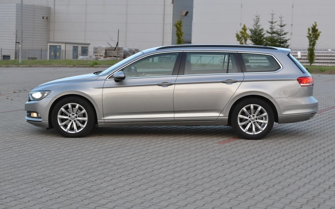 Volkswagen Passat cena 49999 przebieg: 240000, rok produkcji 2016 z Kępno małe 92